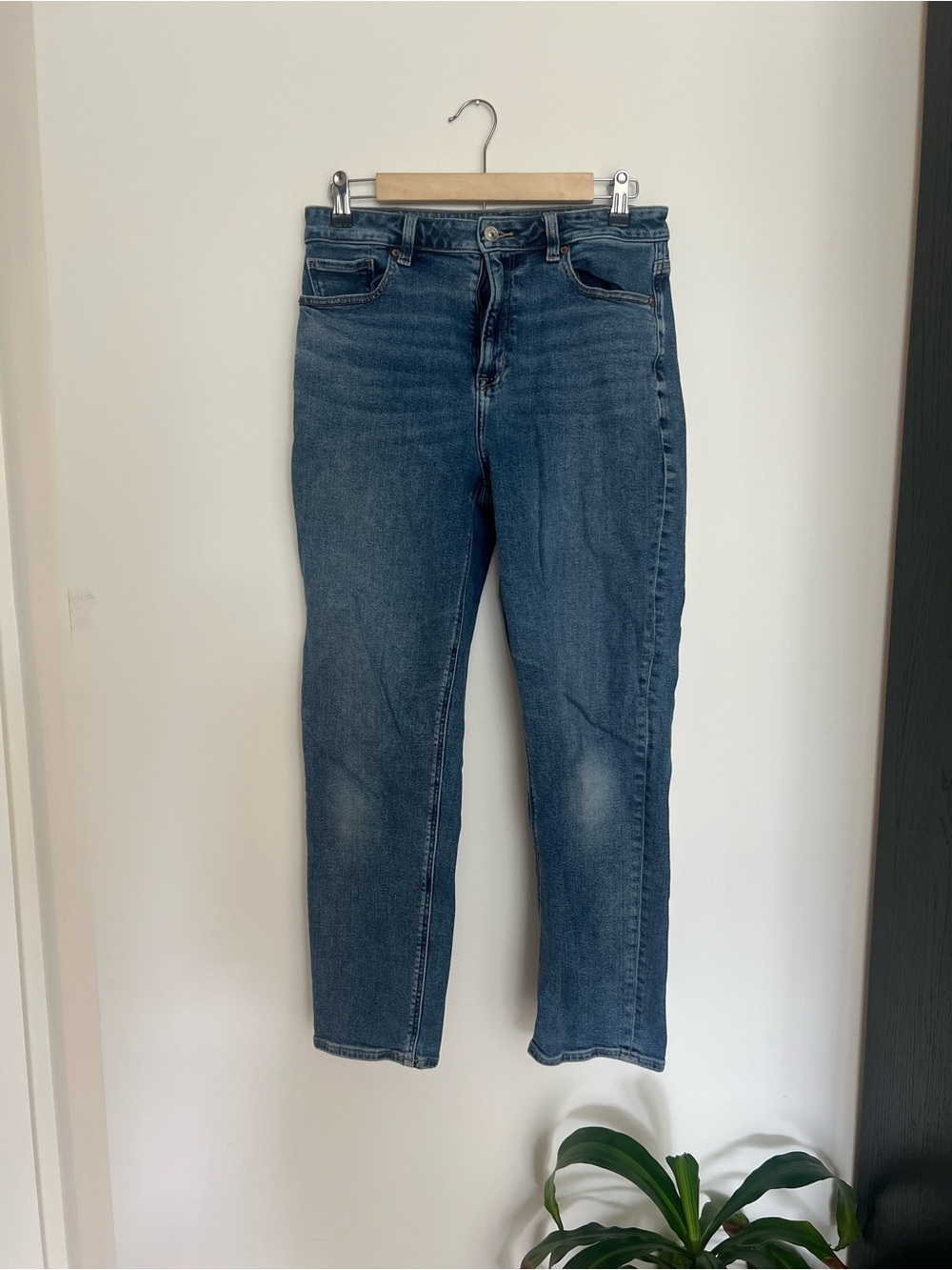 American Eagle Outfitters Women's Straight-Leg Blue Jeans